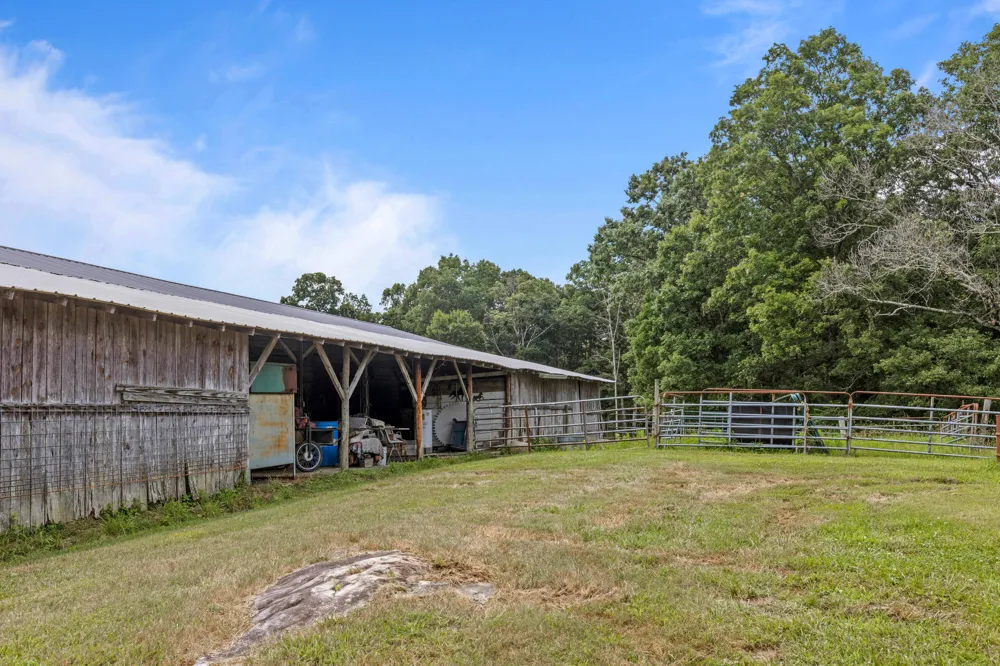 7055 Mooneyham Lonewood Road Spencer, TN 38585