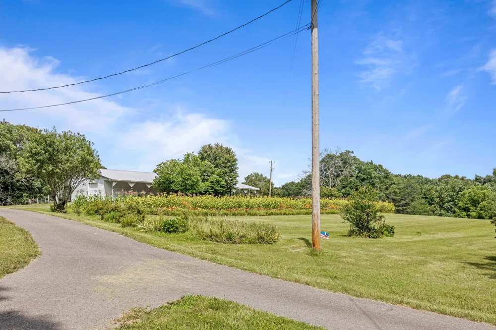 7055 Mooneyham Lonewood Road Spencer, TN 38585
