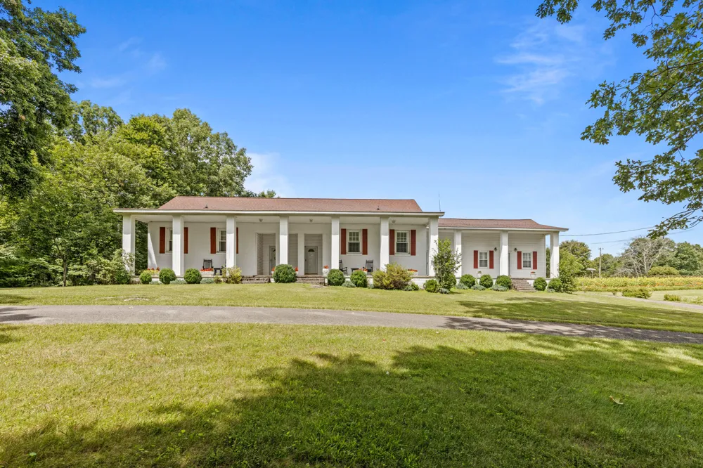 7055 Mooneyham Lonewood Road Spencer, TN 38585