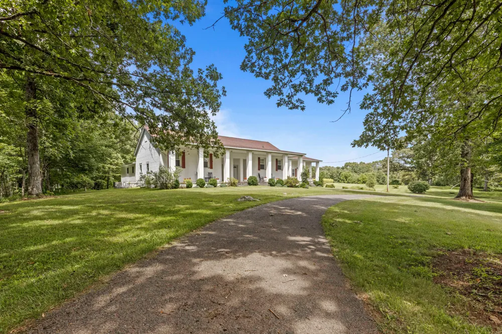 7055 Mooneyham Lonewood Road Spencer, TN 38585