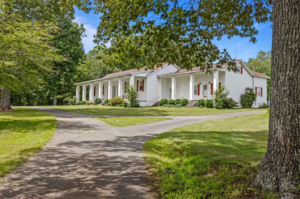 7055 Mooneyham Lonewood Road Spencer, TN 38585