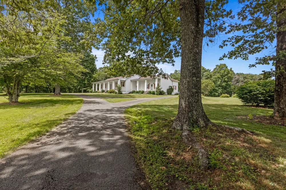 7055 Mooneyham Lonewood Road Spencer, TN 38585
