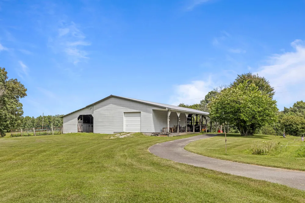 7055 Mooneyham Lonewood Road Spencer, TN 38585