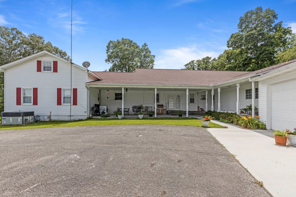 7055 Mooneyham Lonewood Road Spencer, TN 38585