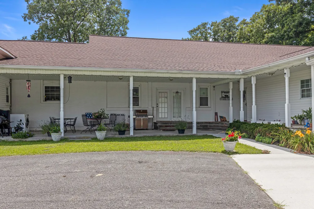 7055 Mooneyham Lonewood Road Spencer, TN 38585