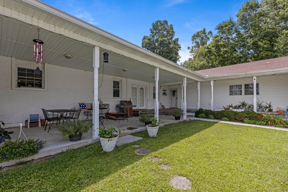 7055 Mooneyham Lonewood Road Spencer, TN 38585