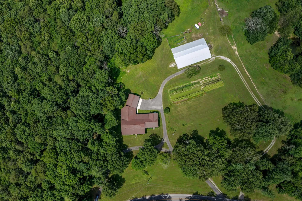7055 Mooneyham Lonewood Road Spencer, TN 38585