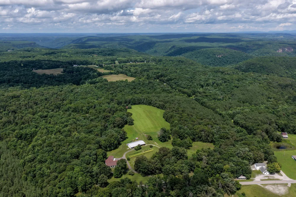 7055 Mooneyham Lonewood Road Spencer, TN 38585