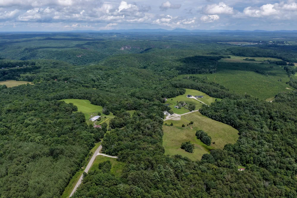 7055 Mooneyham Lonewood Road Spencer, TN 38585