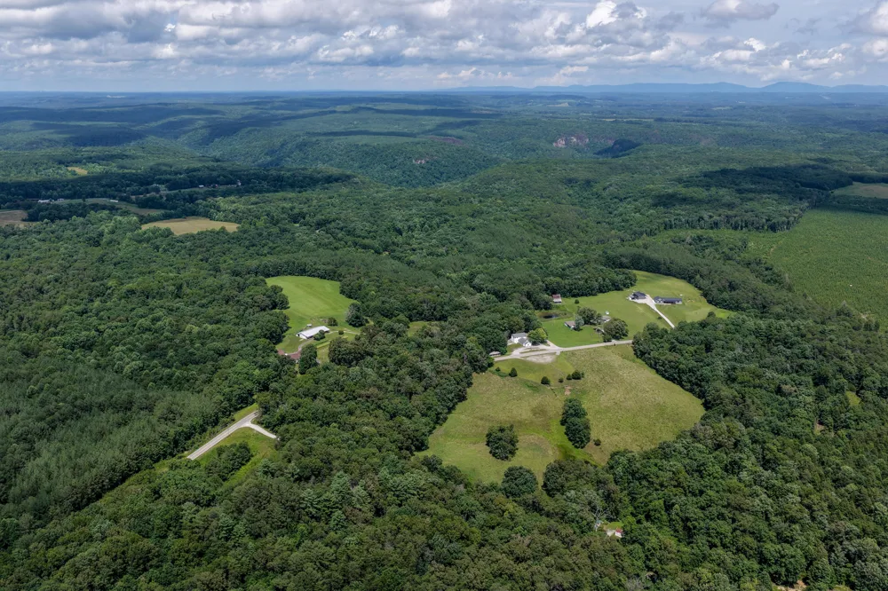 7055 Mooneyham Lonewood Road Spencer, TN 38585