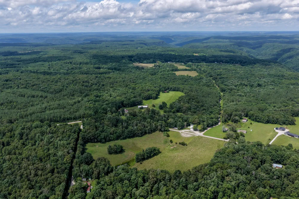 7055 Mooneyham Lonewood Road Spencer, TN 38585