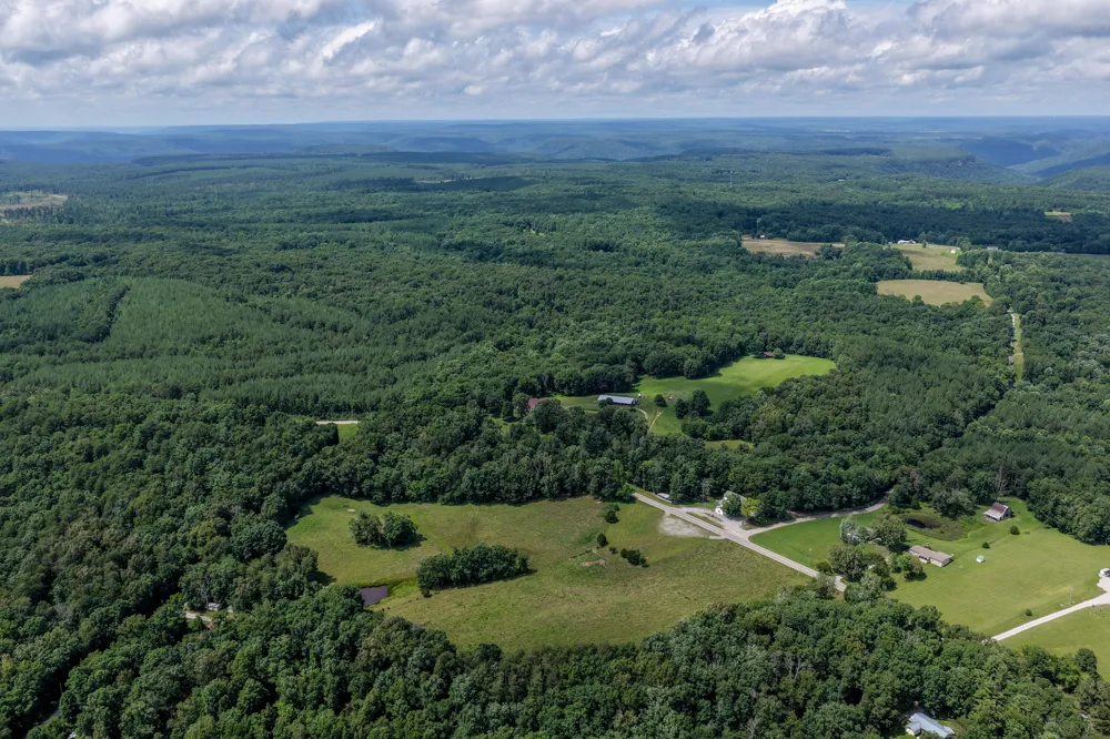 7055 Mooneyham Lonewood Road Spencer, TN 38585