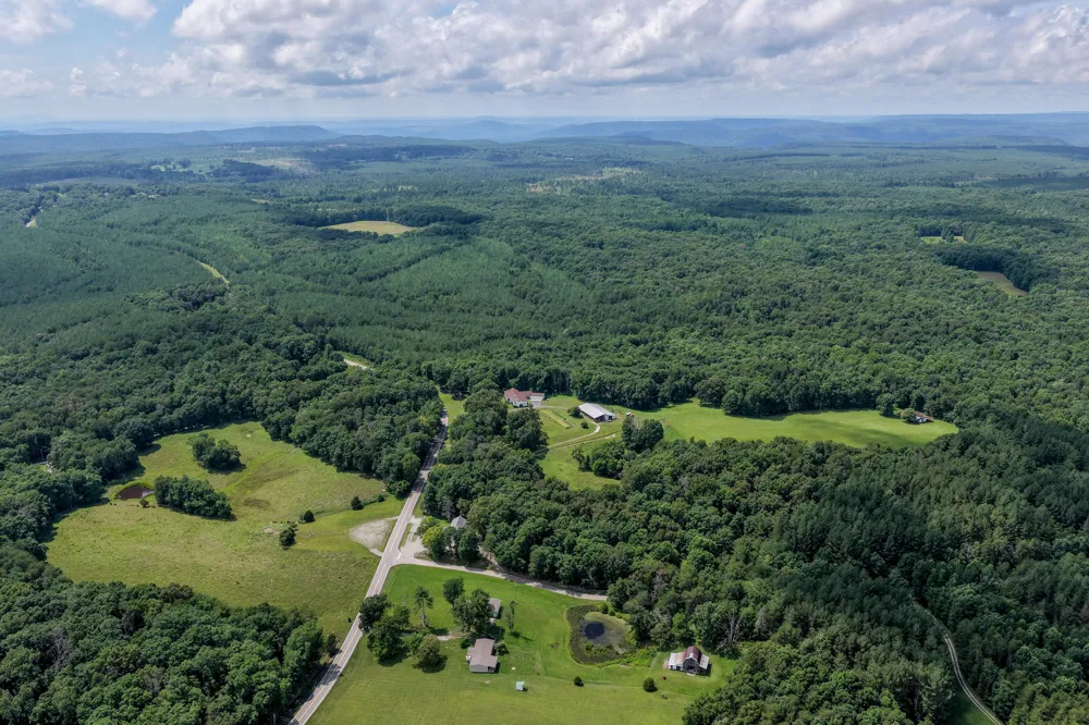 7055 Mooneyham Lonewood Road Spencer, TN 38585