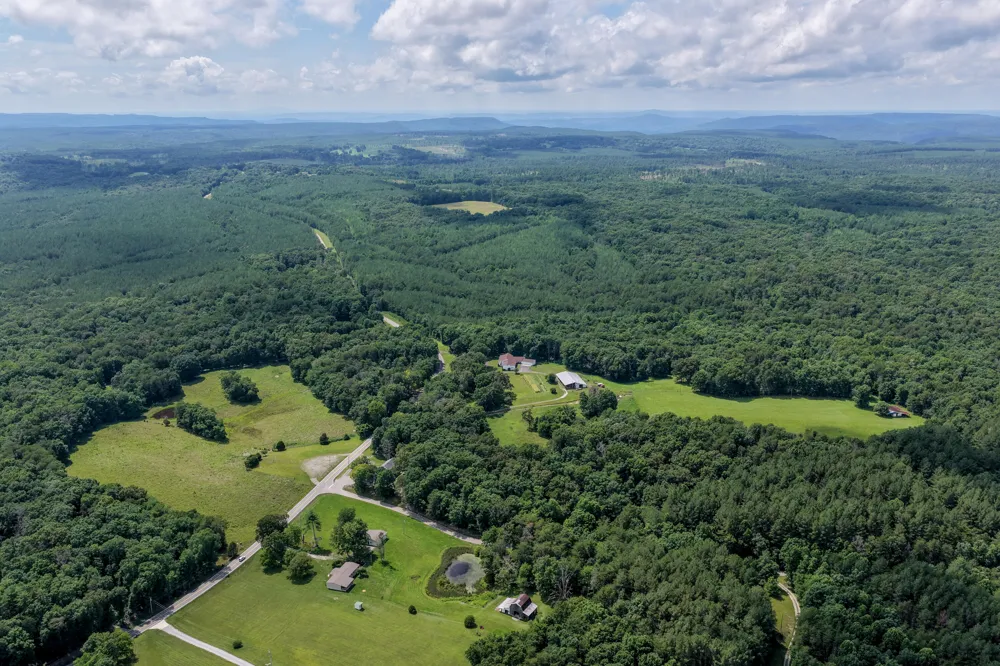 7055 Mooneyham Lonewood Road Spencer, TN 38585
