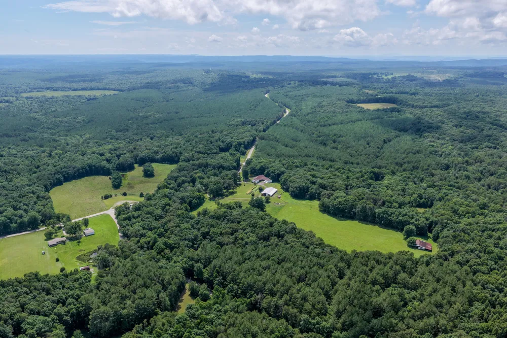 7055 Mooneyham Lonewood Road Spencer, TN 38585