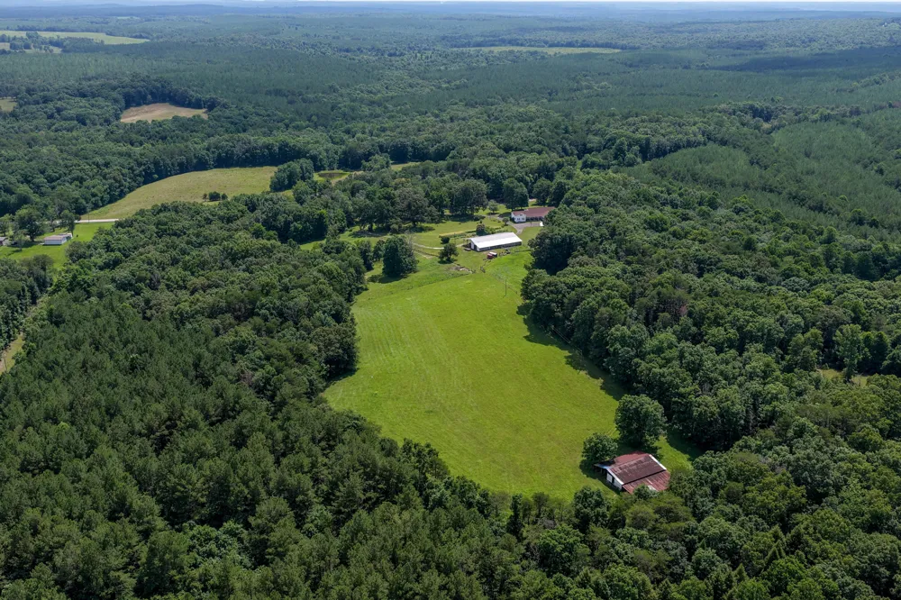 7055 Mooneyham Lonewood Road Spencer, TN 38585