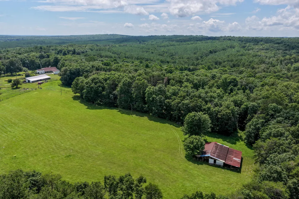 7055 Mooneyham Lonewood Road Spencer, TN 38585