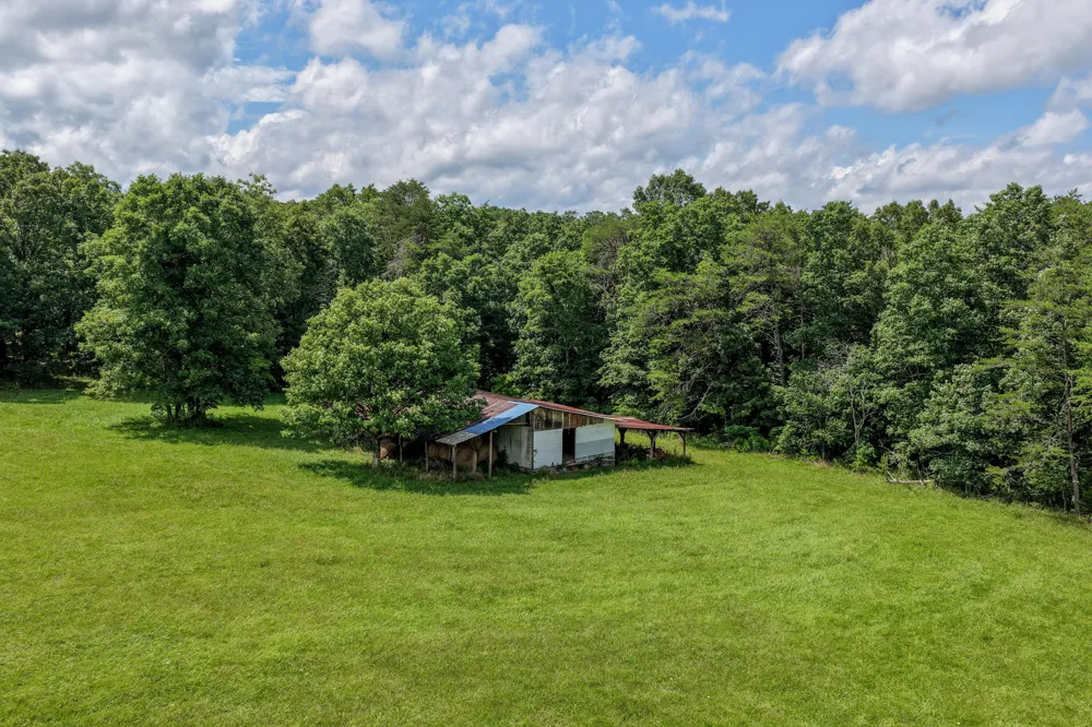 7055 Mooneyham Lonewood Road Spencer, TN 38585