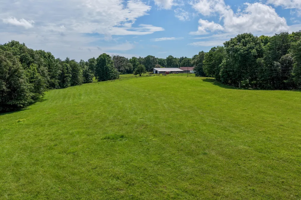 7055 Mooneyham Lonewood Road Spencer, TN 38585