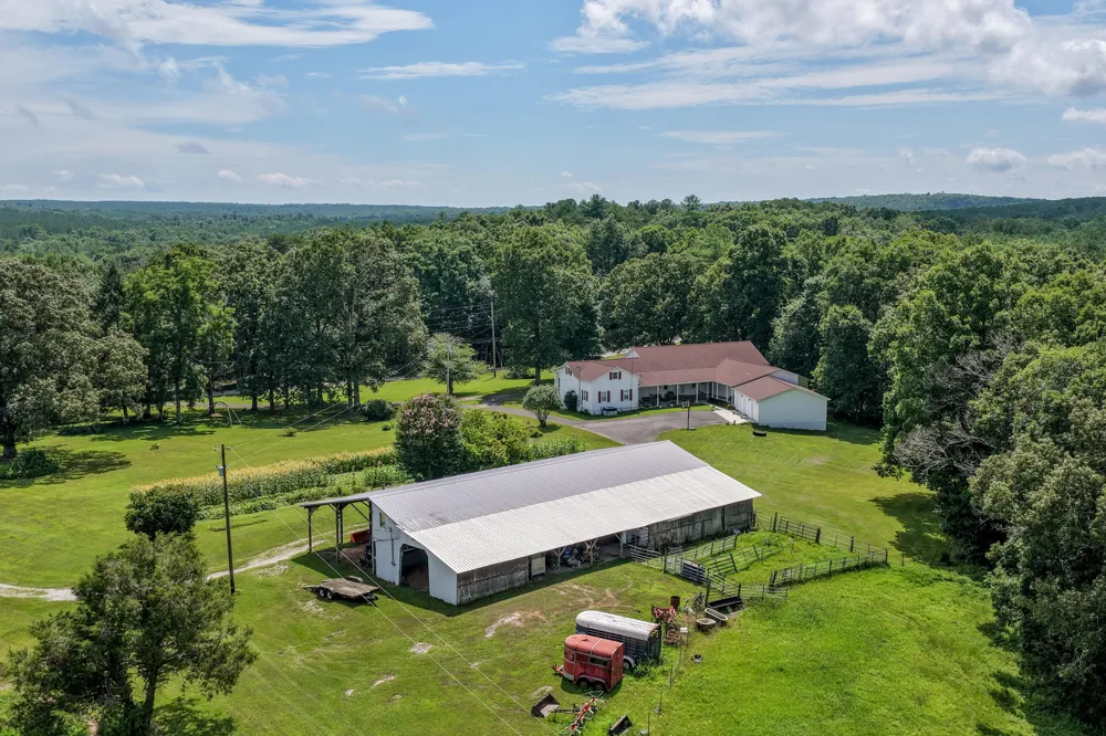 7055 Mooneyham Lonewood Road Spencer, TN 38585
