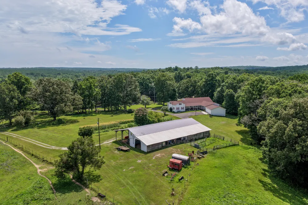 7055 Mooneyham Lonewood Road Spencer, TN 38585