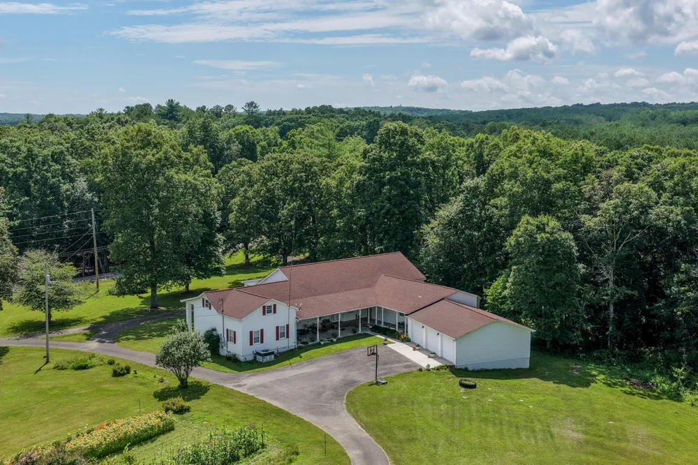 7055 Mooneyham Lonewood Road Spencer, TN 38585