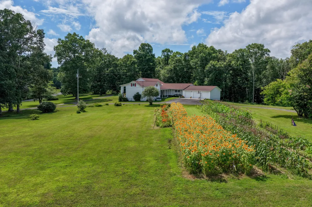 7055 Mooneyham Lonewood Road Spencer, TN 38585