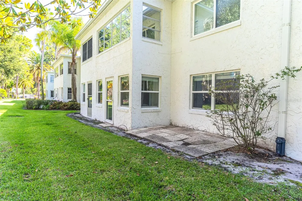 1100 MARTINIQUE DRIVE #106 Winter Haven, FL 33884