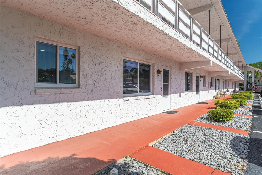 1100 MARTINIQUE DRIVE #106 Winter Haven, FL 33884