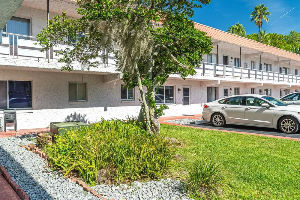 1100 MARTINIQUE DRIVE #106 Winter Haven, FL 33884