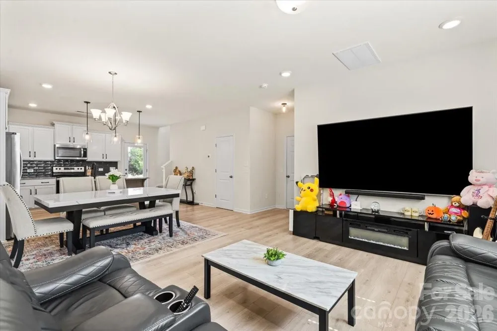 4627 Shattalon Drive Winston Salem, NC 27106