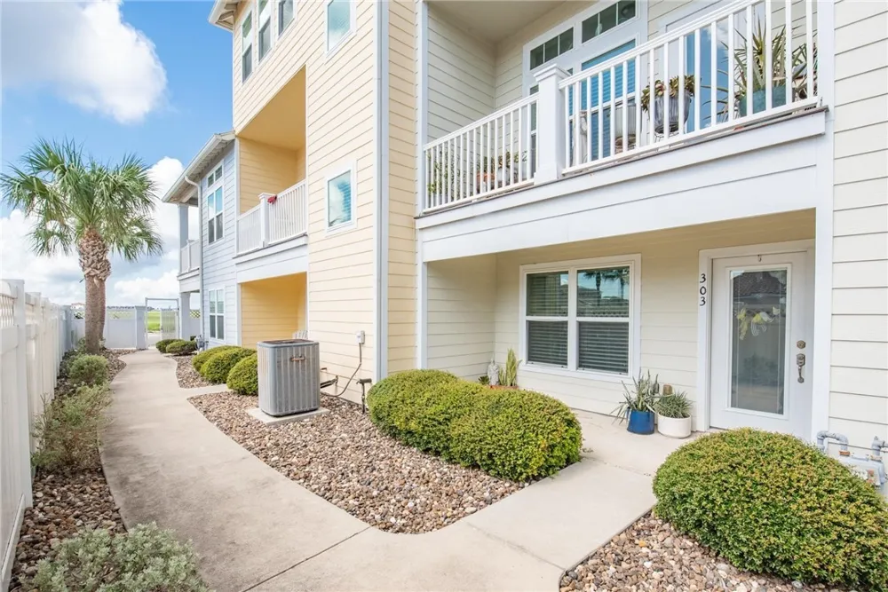 14890 Granada Drive #303 Corpus Christi, TX 78418