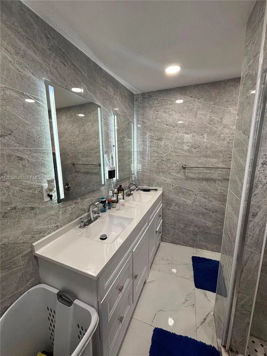 2855 NW 163rd St Miami Gardens, FL 33054