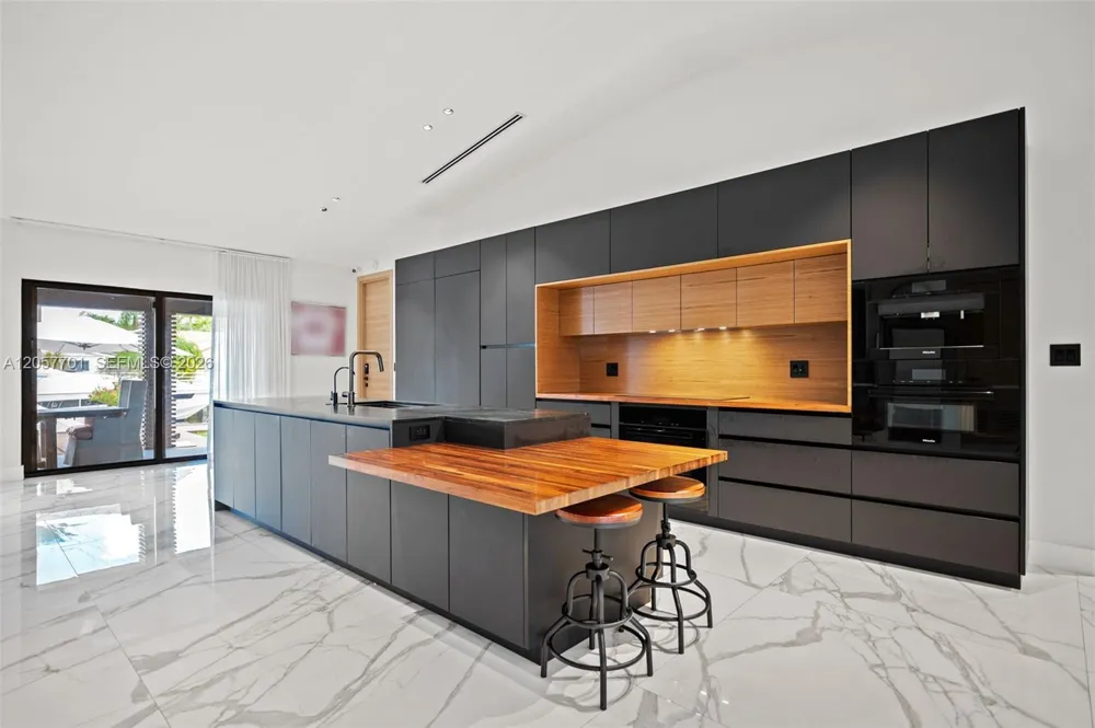 16431 NE 34th Ave North Miami Beach, FL 33160