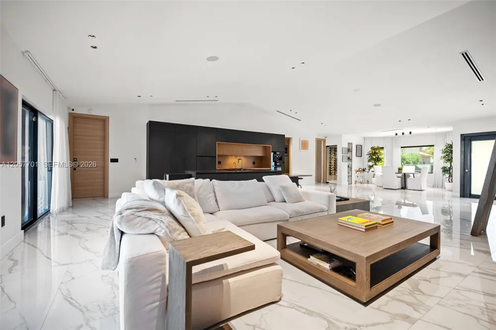 16431 NE 34th Ave North Miami Beach, FL 33160
