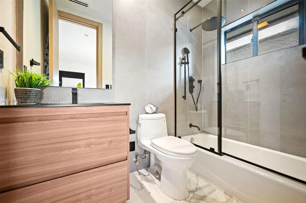16431 NE 34th Ave North Miami Beach, FL 33160