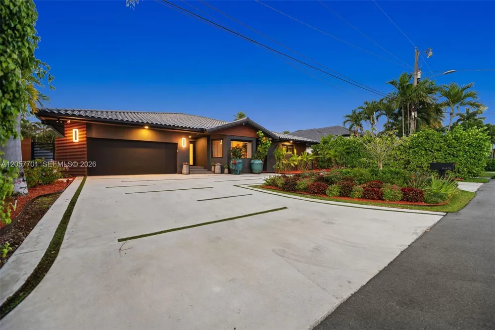 16431 NE 34th Ave North Miami Beach, FL 33160