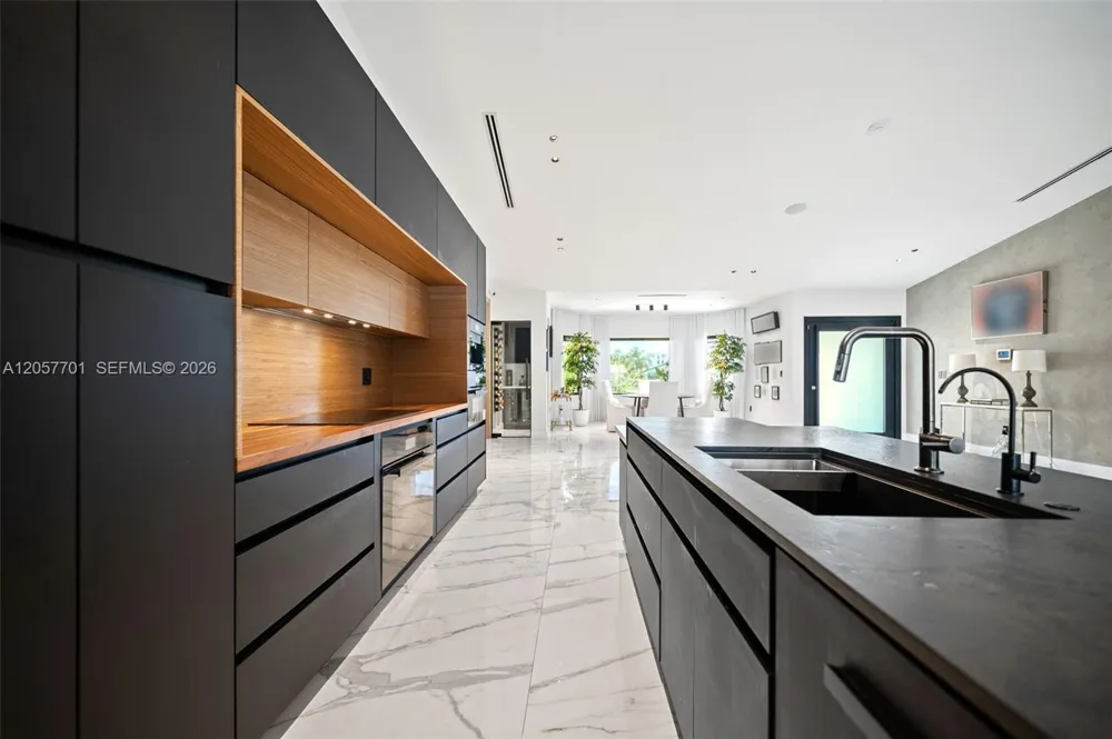 16431 NE 34th Ave North Miami Beach, FL 33160