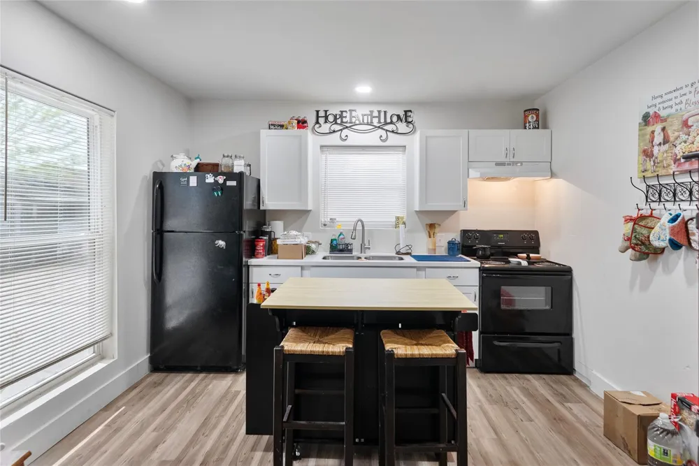 2633 W Main Street #DPLX Baytown, TX 77520