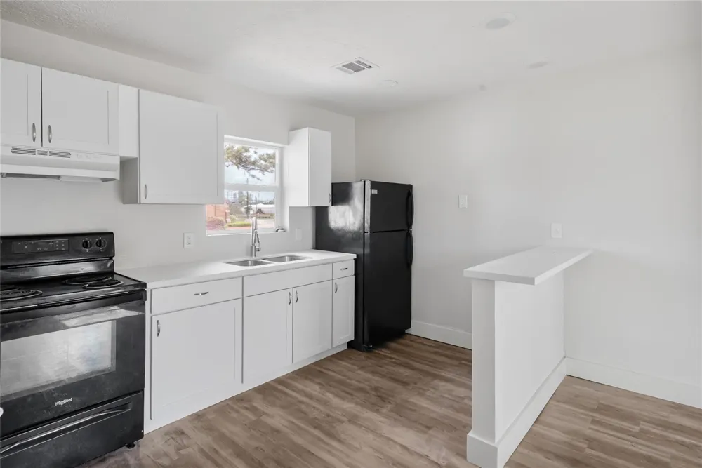 2633 W Main Street #DPLX Baytown, TX 77520