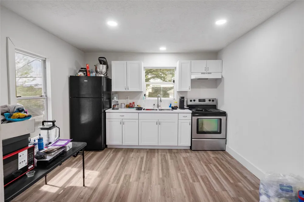2633 W Main Street #DPLX Baytown, TX 77520