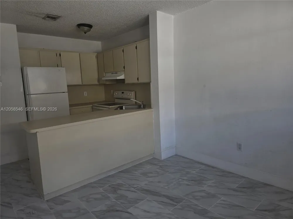 5525 W 24th Way #12 Hialeah, FL 33016
