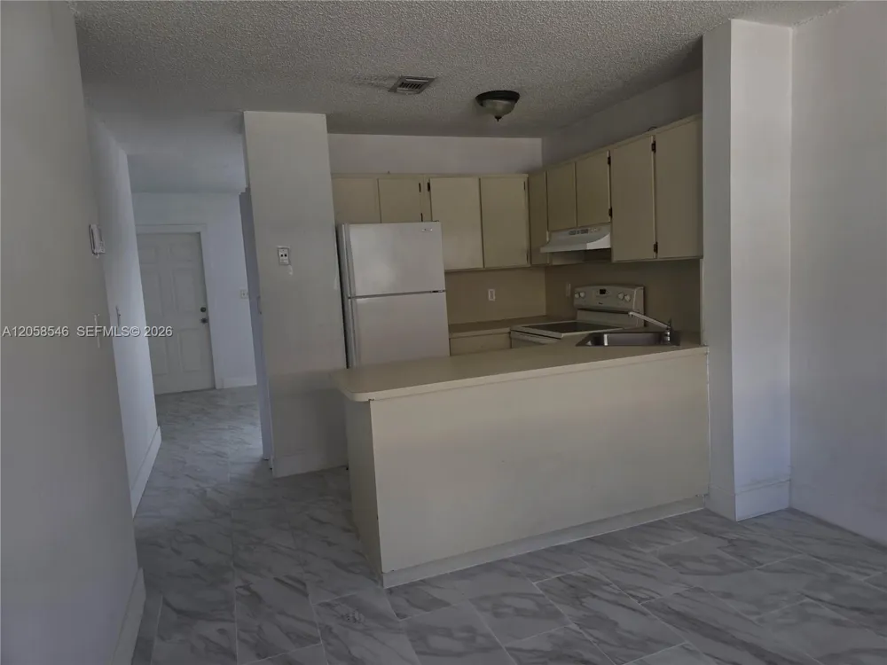 5525 W 24th Way #12 Hialeah, FL 33016