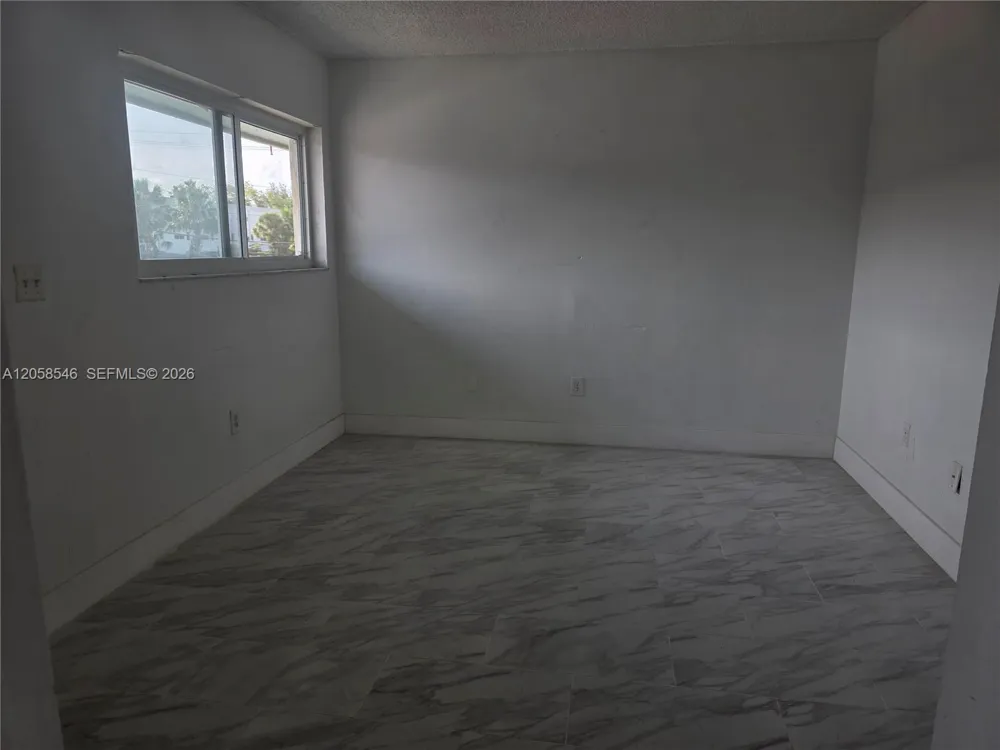 5525 W 24th Way #12 Hialeah, FL 33016