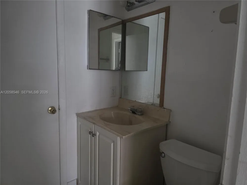 5525 W 24th Way #12 Hialeah, FL 33016