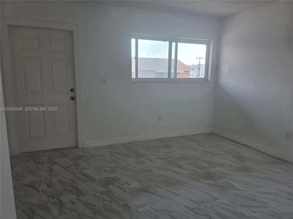 5525 W 24th Way #12 Hialeah, FL 33016
