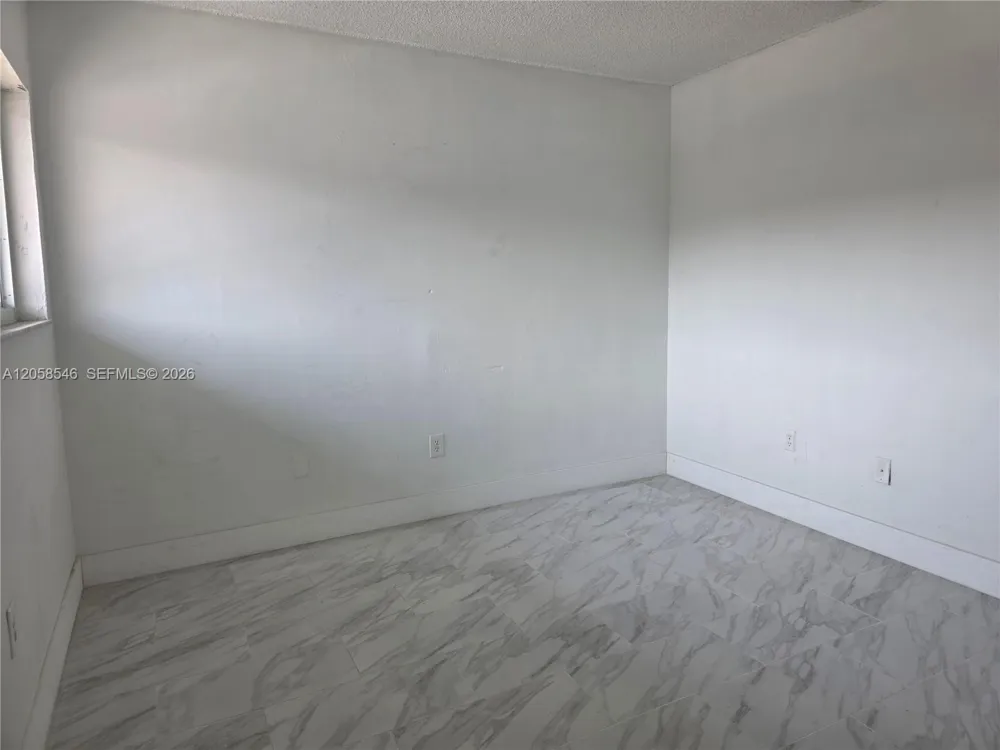 5525 W 24th Way #12 Hialeah, FL 33016