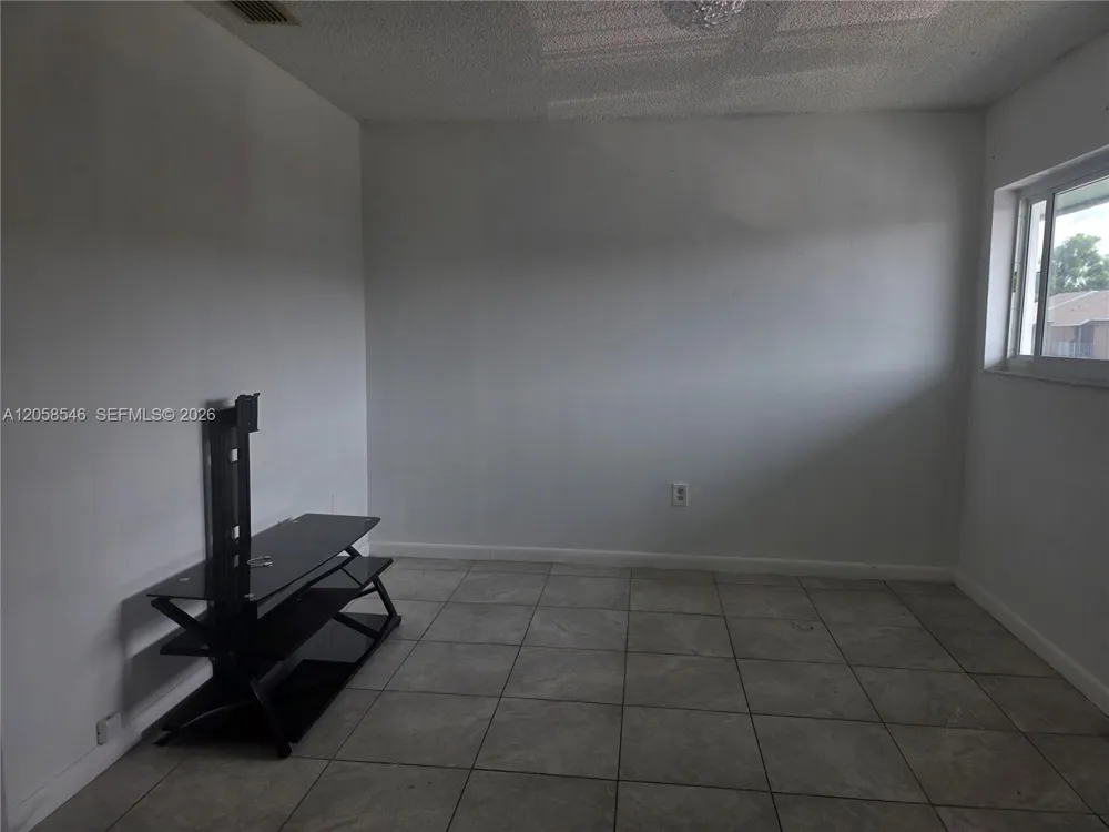 5525 W 24th Way #12 Hialeah, FL 33016