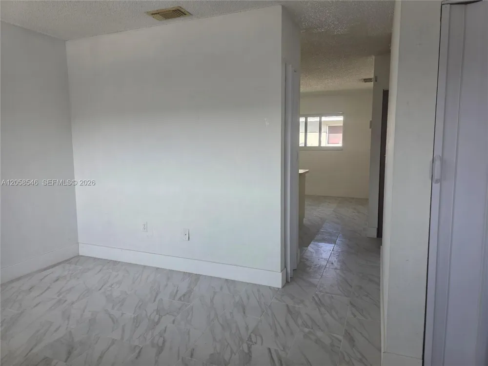 5525 W 24th Way #12 Hialeah, FL 33016