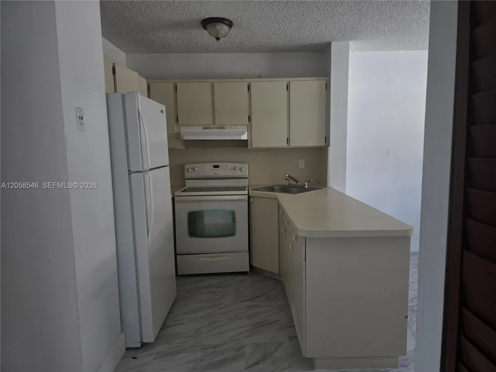 5525 W 24th Way #12 Hialeah, FL 33016